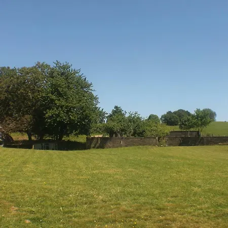 Walnut House Casa de Férias Viré